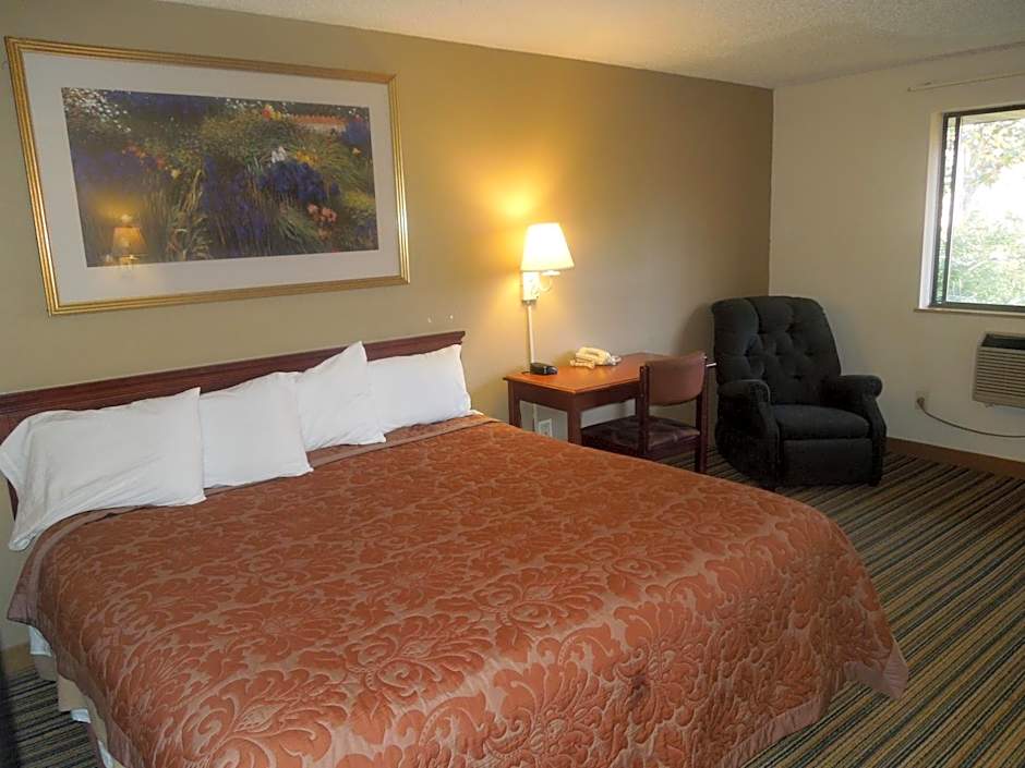 Super 8 by Wyndham Waldorf