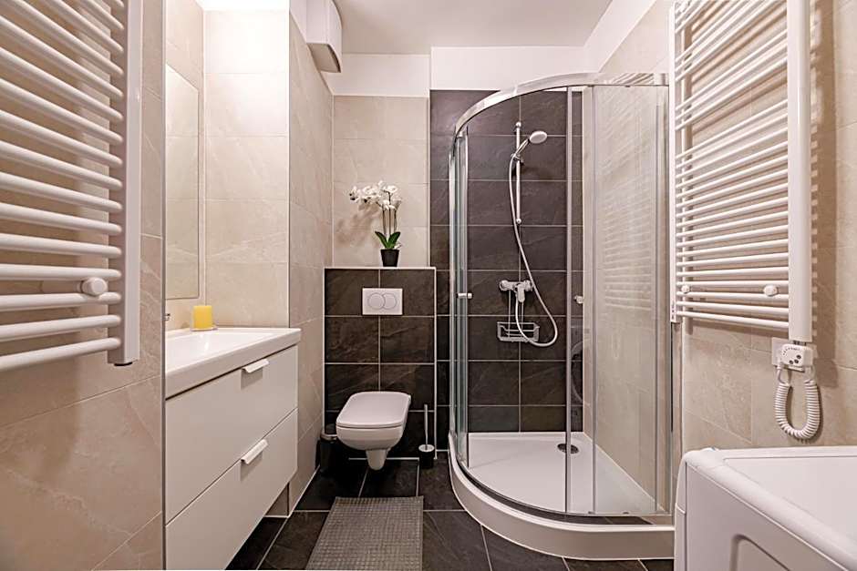 WestSide Garden Apartments by FirstHost