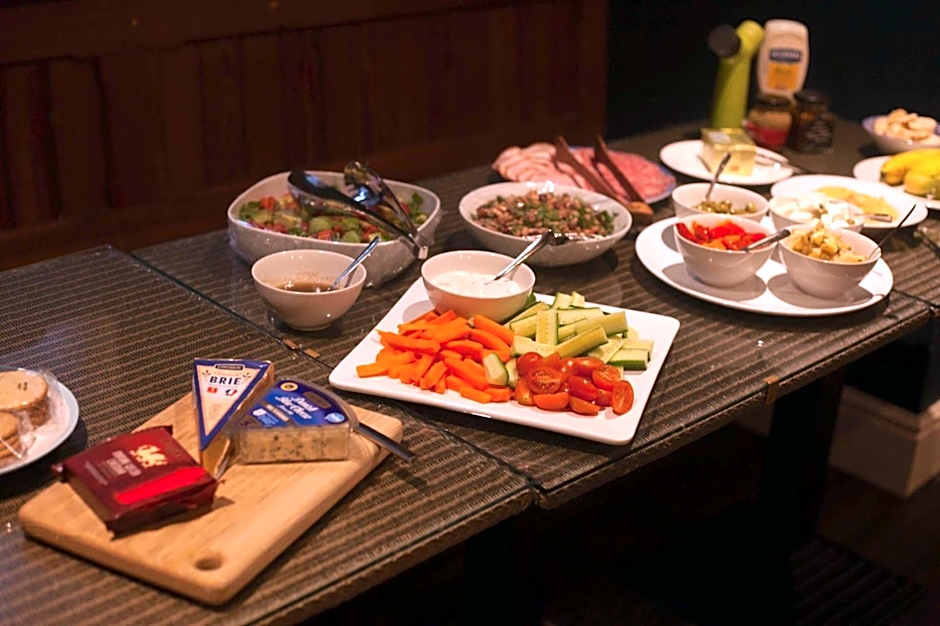 Ty Glyndwr Bunkhouse, Bar and cafe