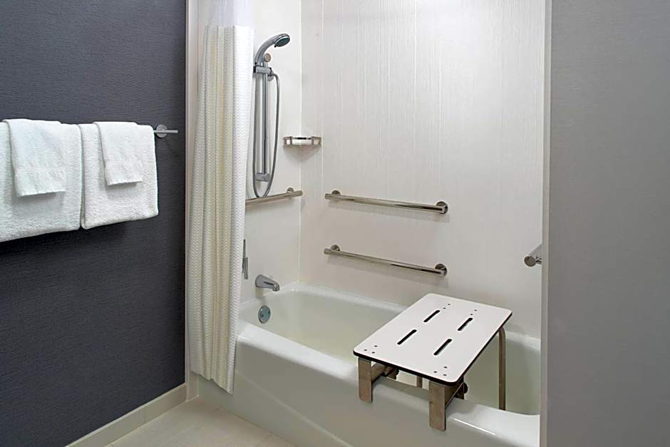 Courtyard by Marriott Raleigh Midtown