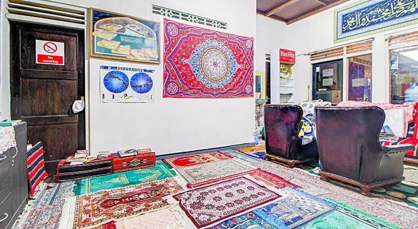 OYO 91601 Double-Degree Syariah (Female & Family)