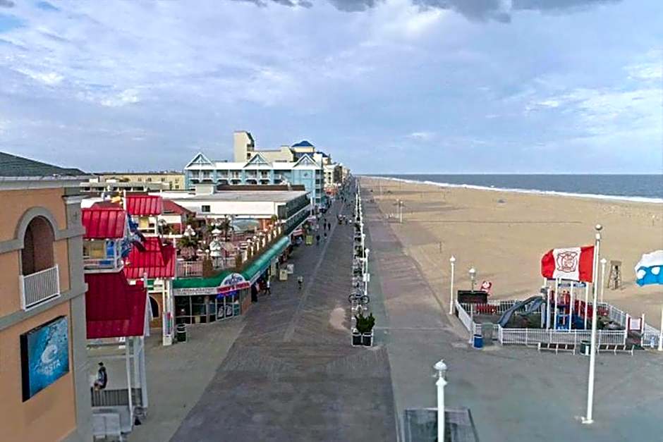 Studio w Balcony and Ocean View - Boardwalk One - 203