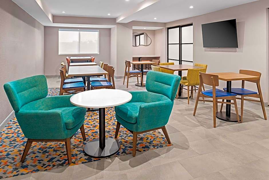 Hampton Inn by Hilton Costa Mesa Newport Beach