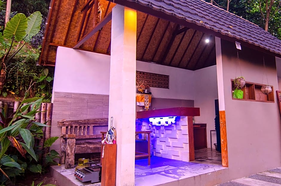 Uma Manyar Sunset Villa