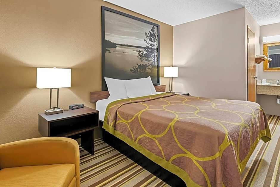Super 8 by Wyndham Blue Earth
