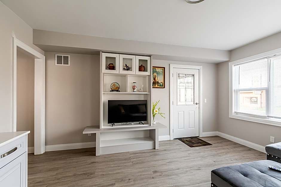 Beautiful renovated home 3 mins drive to Fall