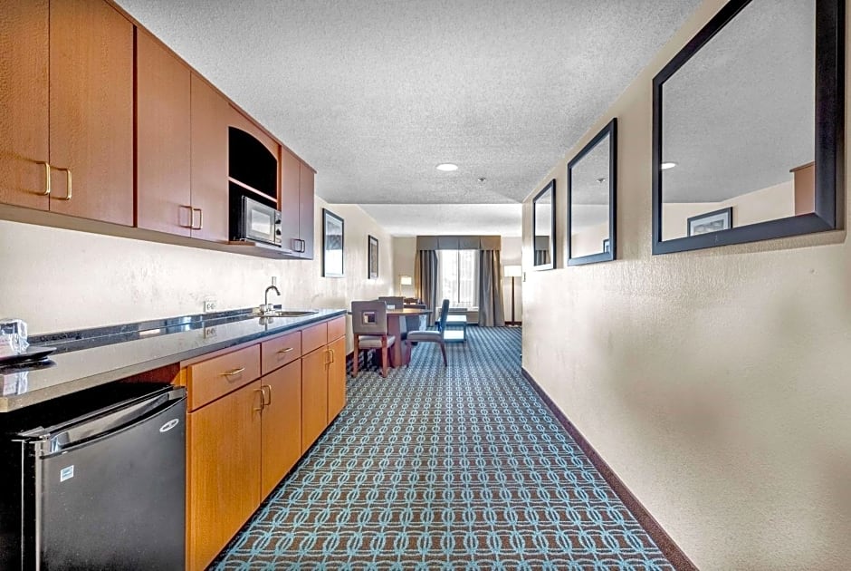 Wingate by Wyndham Chicago Schaumburg