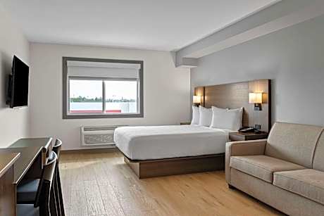 One-Bedroom Suite with One King Bed and One Queen Bed - Non-Smoking