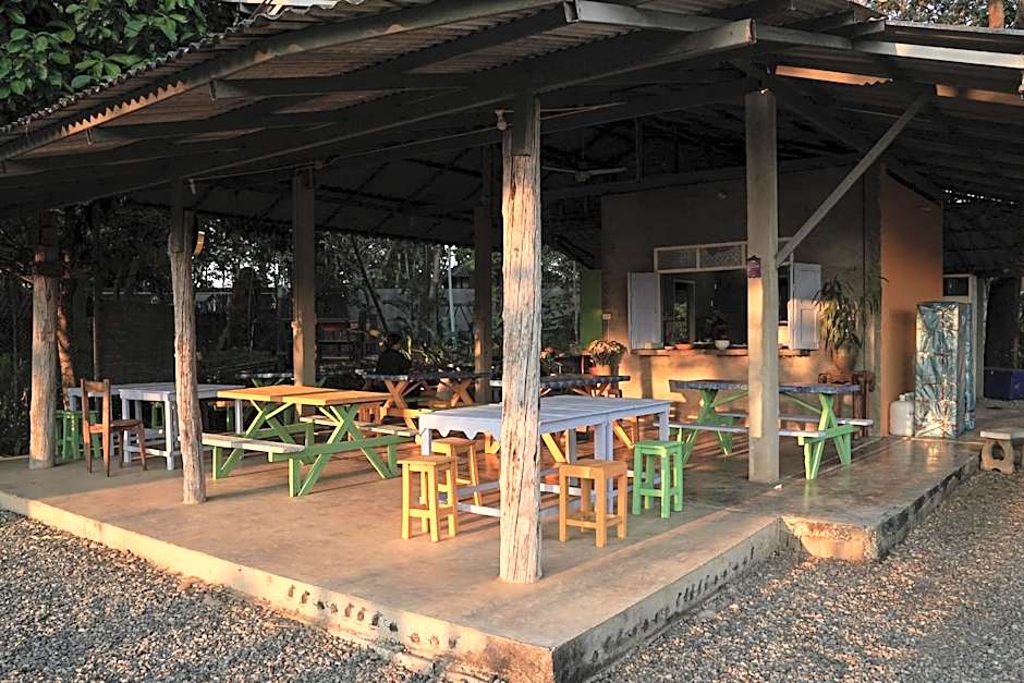 Art House at Chiangdao - Waterlily House