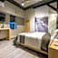 La Suite Hotel