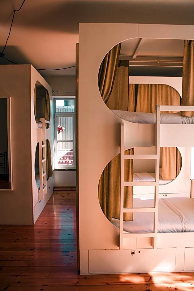 Urban Garden Porto Central Hostel