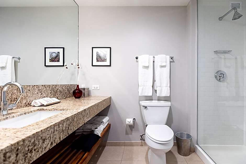 I Hotel And Conference Center