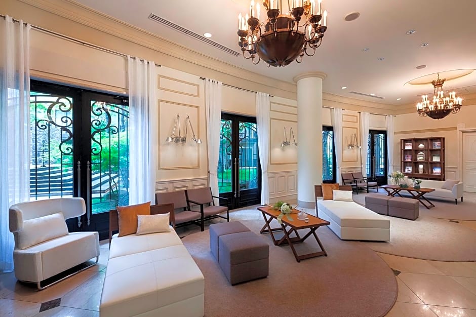 Kyukaruizawa Kikyo, Curio Collection by Hilton