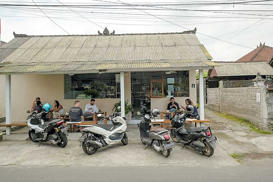 The Kumpi Bali by The Lavana
