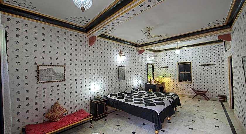 Ravla Bhenswara Hotel