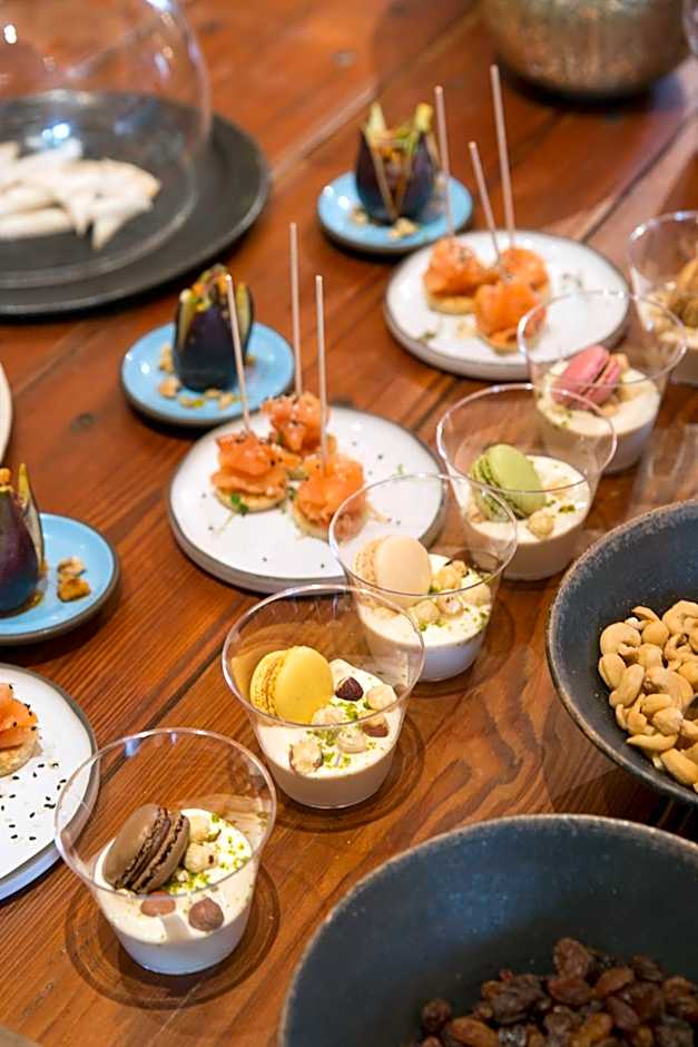 Can Simoneta - Adults Only