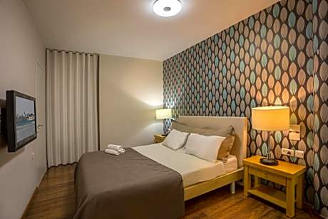 Family Room (2 Adults +2 Child)