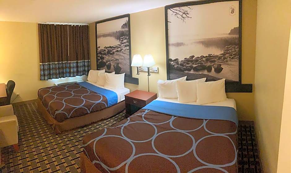 Super 8 by Wyndham Chisago City