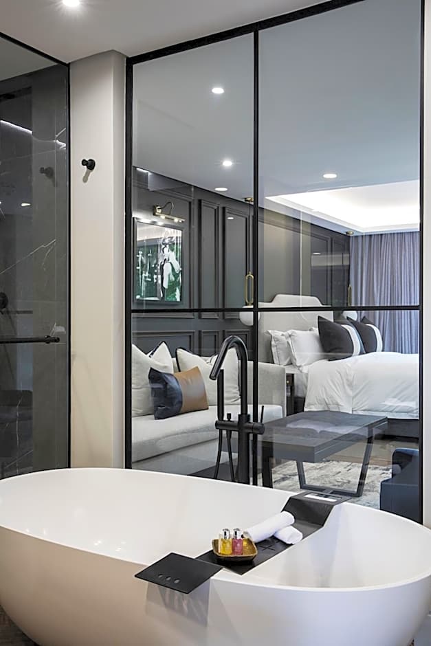Seven Villa Hotel & Spa