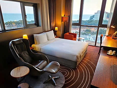 Best Louis Hamilton Hotel