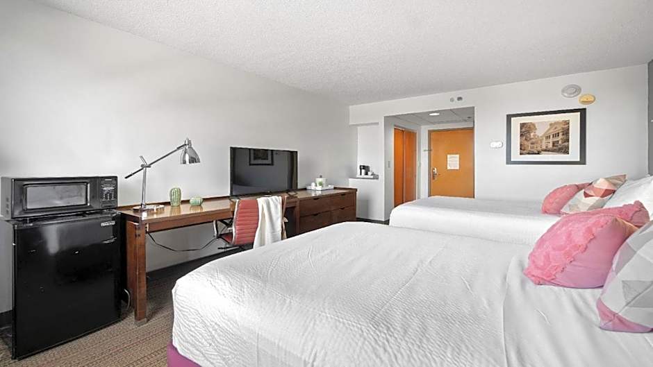 315 LoSo Hotel Airport