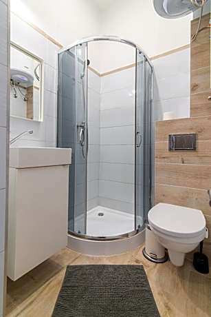 Quadruple Room with Private Bathroom