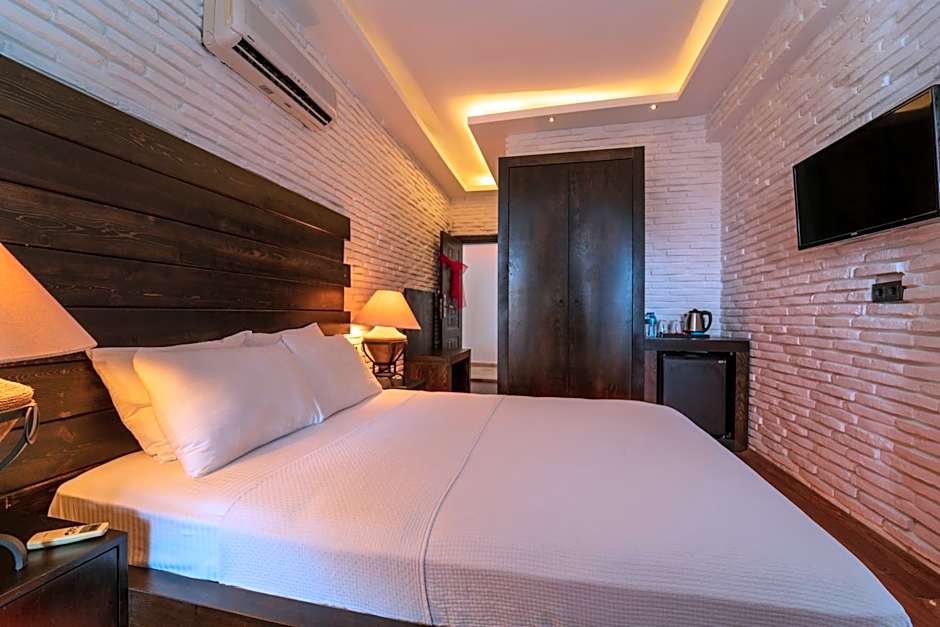 Manaspark Deluxe Hotel