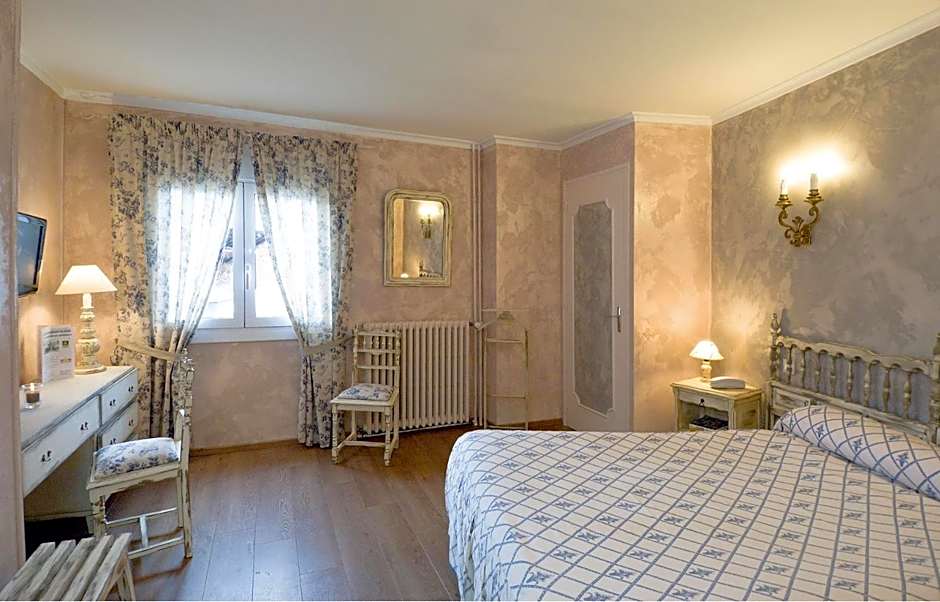 Hotel Restaurant Planes