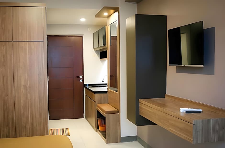 Emerald Apartel by RM.