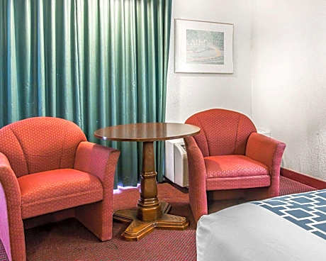 2 Queen Beds Non-Smoking