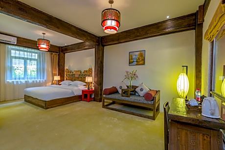 Boutique King Bed (Courtyard 2)