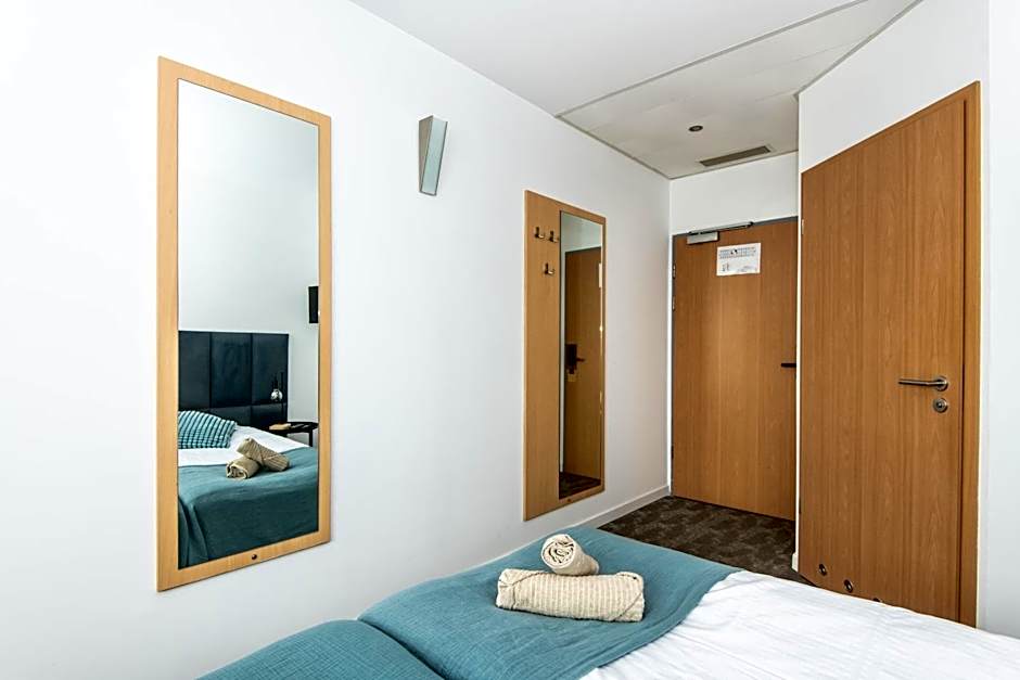 Sapphire Hotel Rooms Lechicka