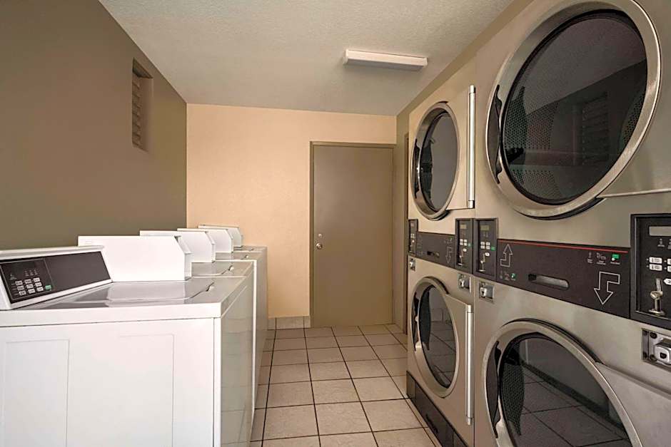 Days Inn by Wyndham Fresno South