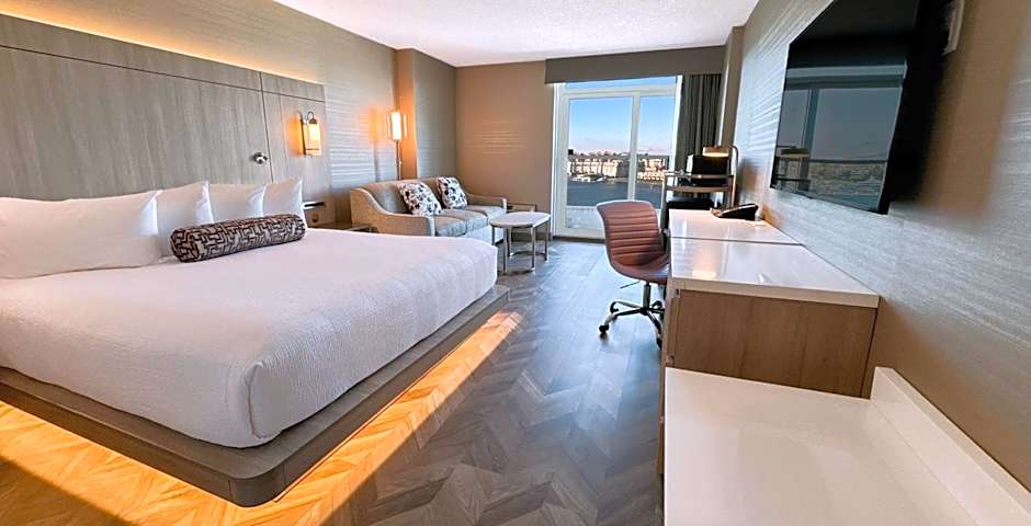 Coast Victoria Hotel & Marina by APA