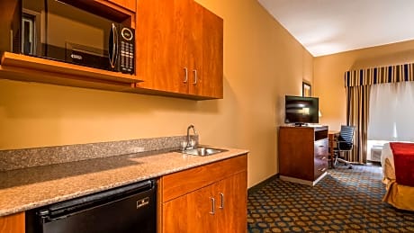 1 king bed, non-smoking, communication assistance, microwave and refrigerator, full breakfast