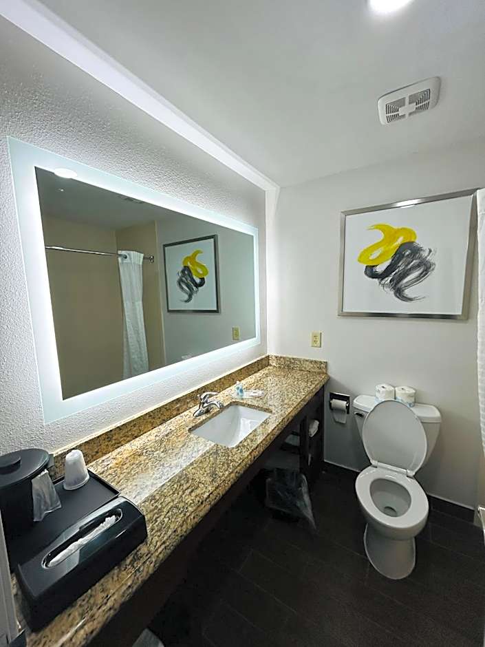 Comfort Suites Terre Haute University Area