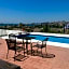 Los Jitos Hotel & Suites