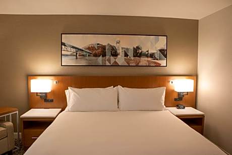 Guest room with king bed and courtyard view