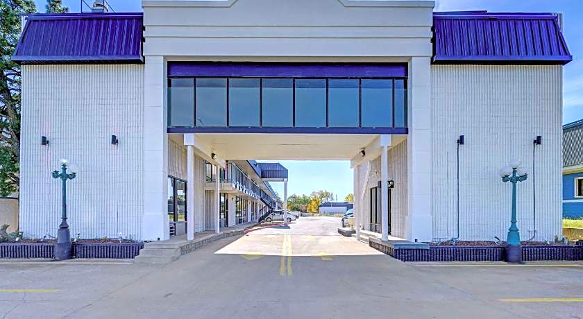 Capital O Travelers Inn Lawton Fort Sill
