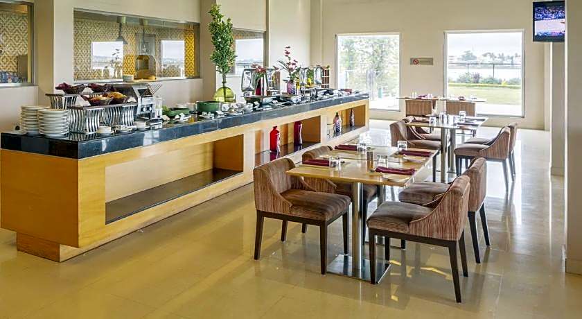 Hotel Naveen Lakeside