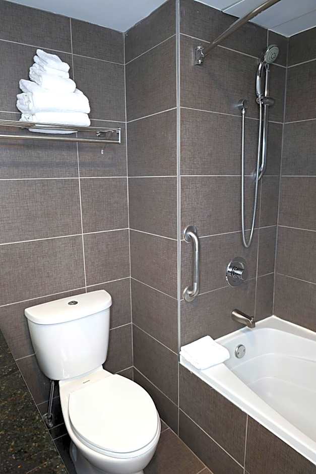 Travelodge Hotel & Convention Center by Wyndham Quebec City