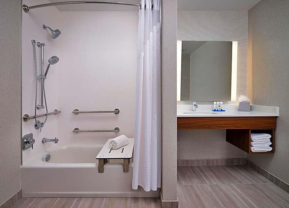 Holiday Inn Express and Suites Lockport By IHG