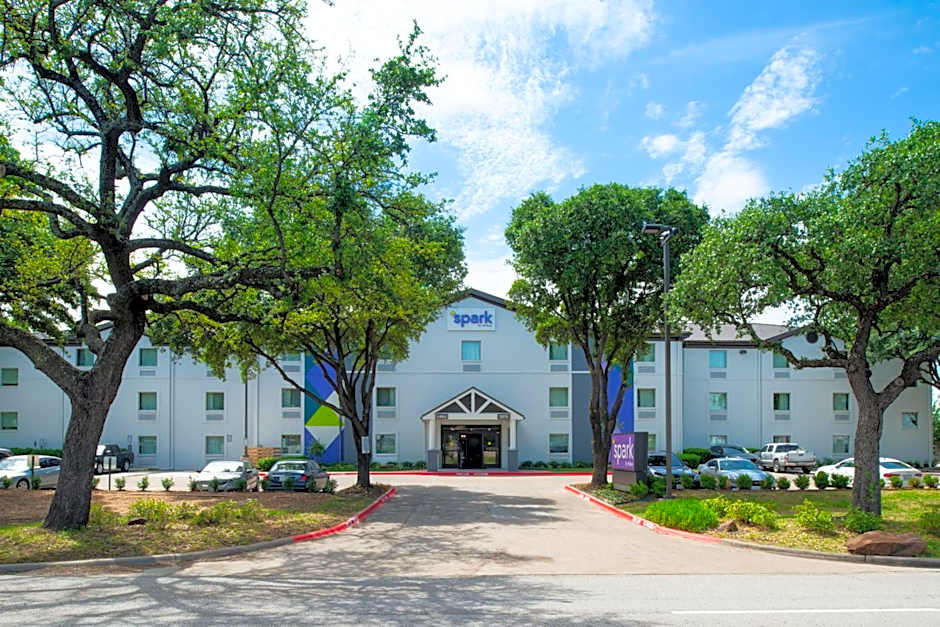 Spark by Hilton Dallas Market Center