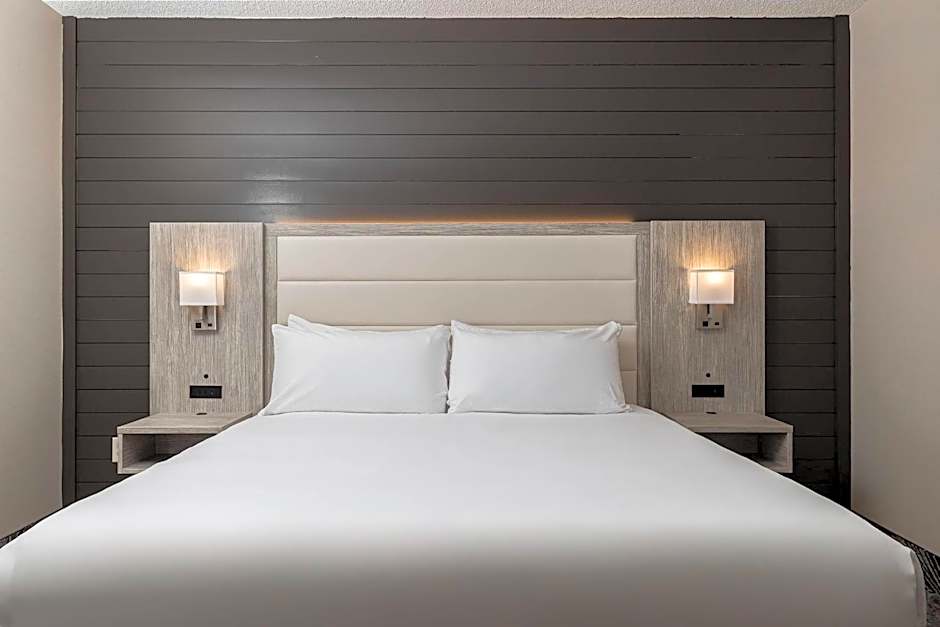 Oakfield Hotel & Suites, an Ascend Collection Hotel