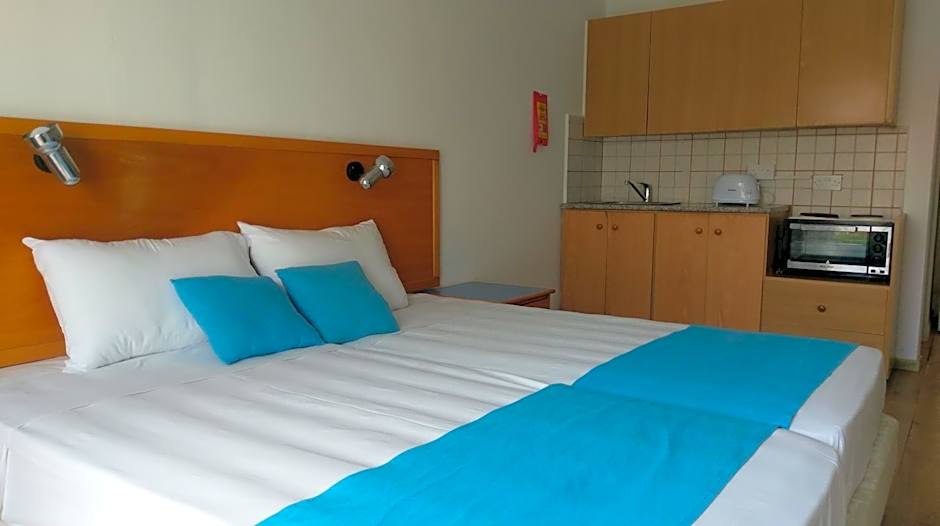 Daphne Hotel Apartments