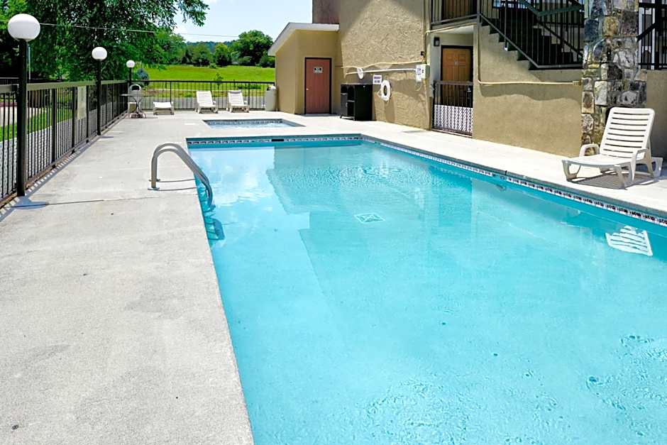 Econo Lodge Sevierville-Pigeon Forge on the River