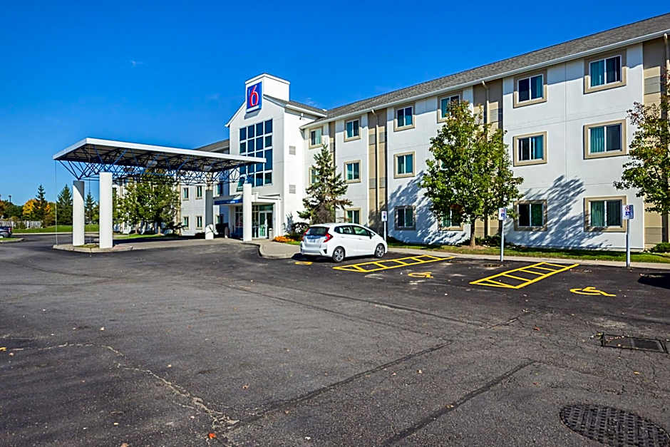 Motel 6-Whitby, ON - Toronto East