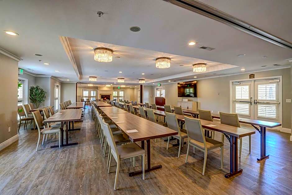 The Lodge at Healdsburg, tapestry Collection by Hilton