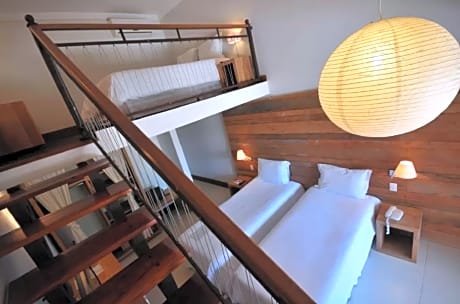 MASTER WITH MEZZANINE