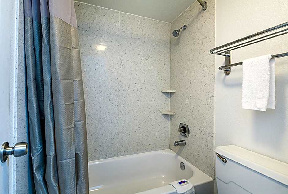 Motel 6 Dallas Market Center